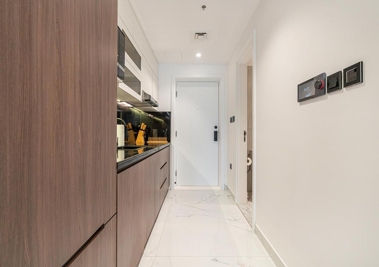 Luxurious With Stunning Burj Khalifa, Pool & Views Steps From Mall Apartamento Dubai