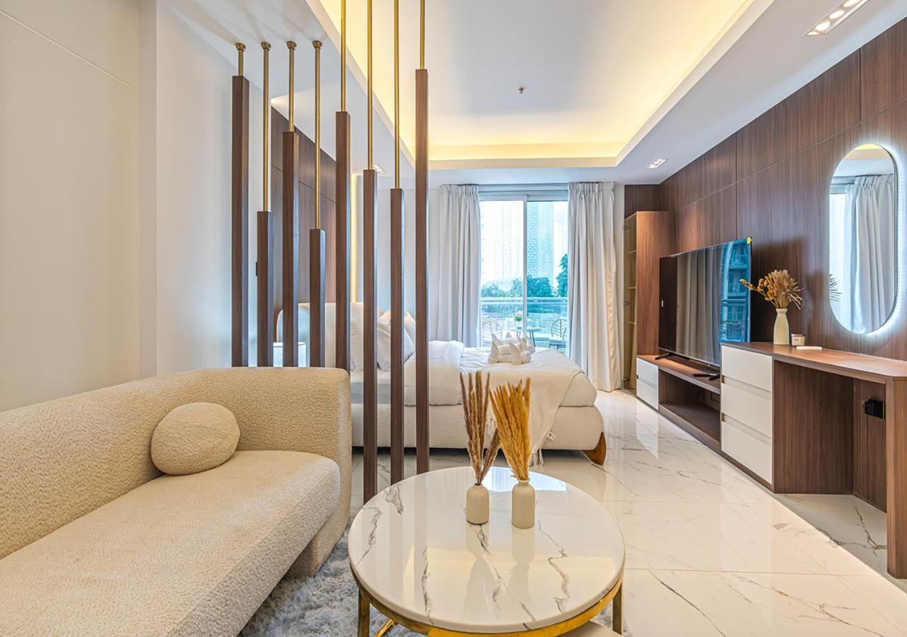Apartamento Luxurious With Stunning Burj Khalifa, Pool & Views Steps From Mall *