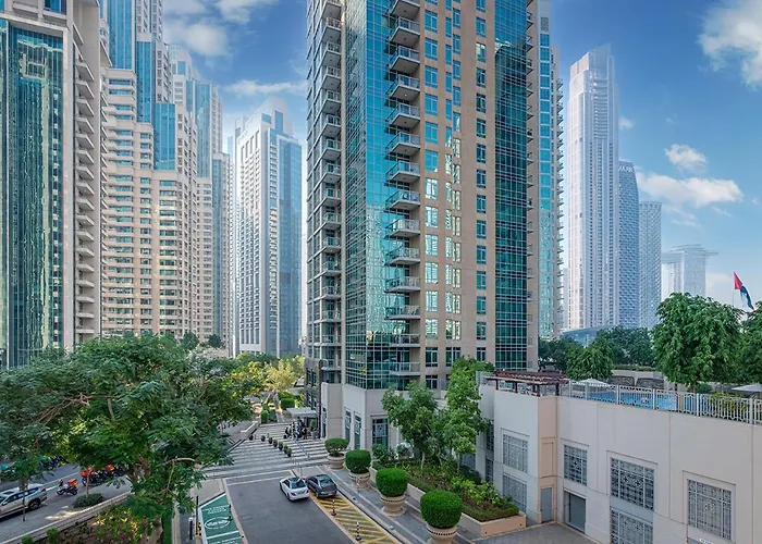 Luxurious Studio With Stunning Burj Khalifa, Pool & Lake Views Steps From Dubai Mall